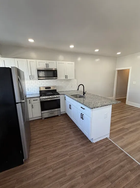 3 bed, 1015 sqft, $1,595 — Photo 1