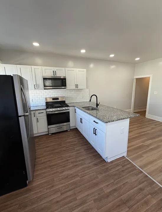 5247 Cedar Ave #2