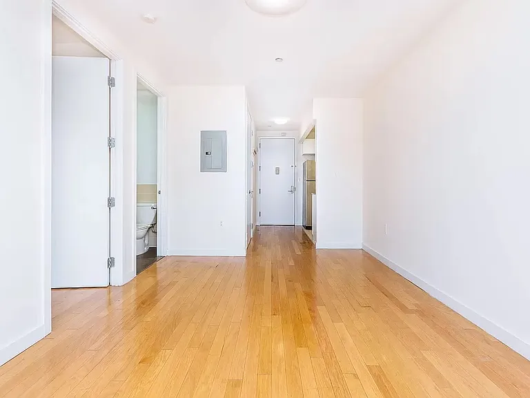 924 Metropolitan Ave #303 — Photo 9