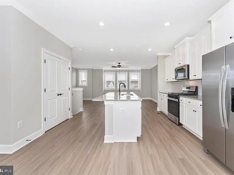 527 Abigail Ave — Photo 10