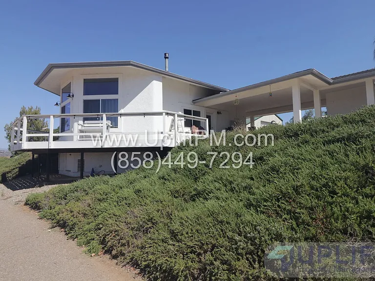 1425 Cedar St — Photo 5