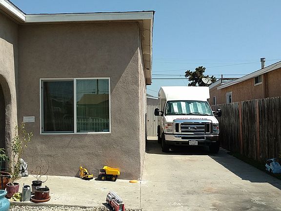 3rd image of 1547 W 65th Pl