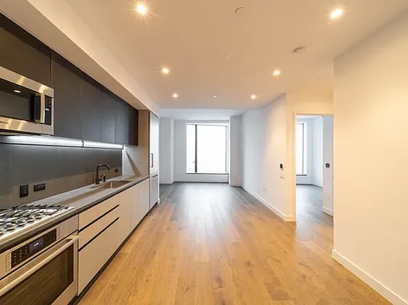 11 Hoyt Street image 1 of 14
