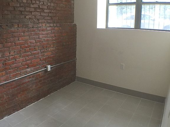 4th image of 941 Washington Ave APT 1A