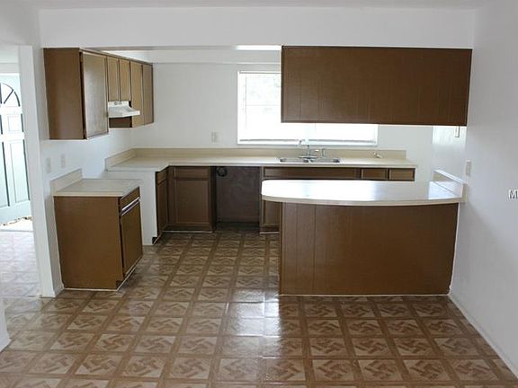5th image of 825 Quintilian Ave