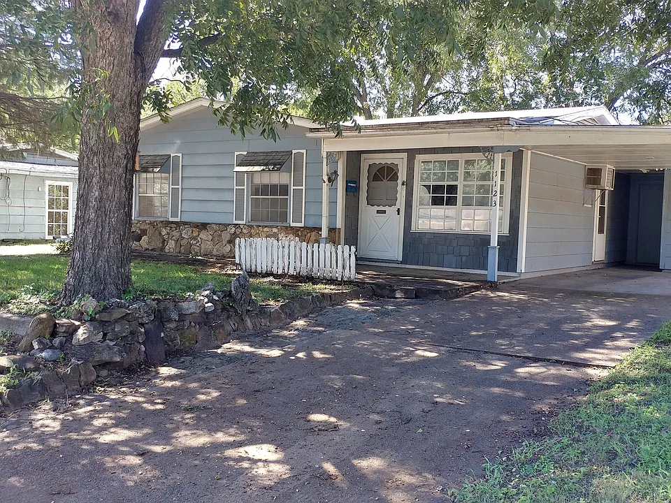 1123 Mitchell Rd