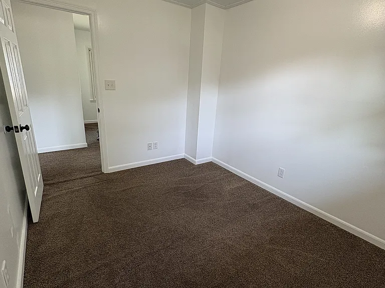 602 E Railroad St — Photo 20