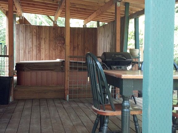 Covered rear deck, hot tub
