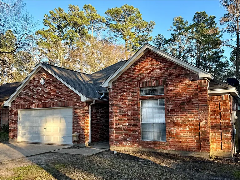 4006 Hunnington Dr — Photo 2