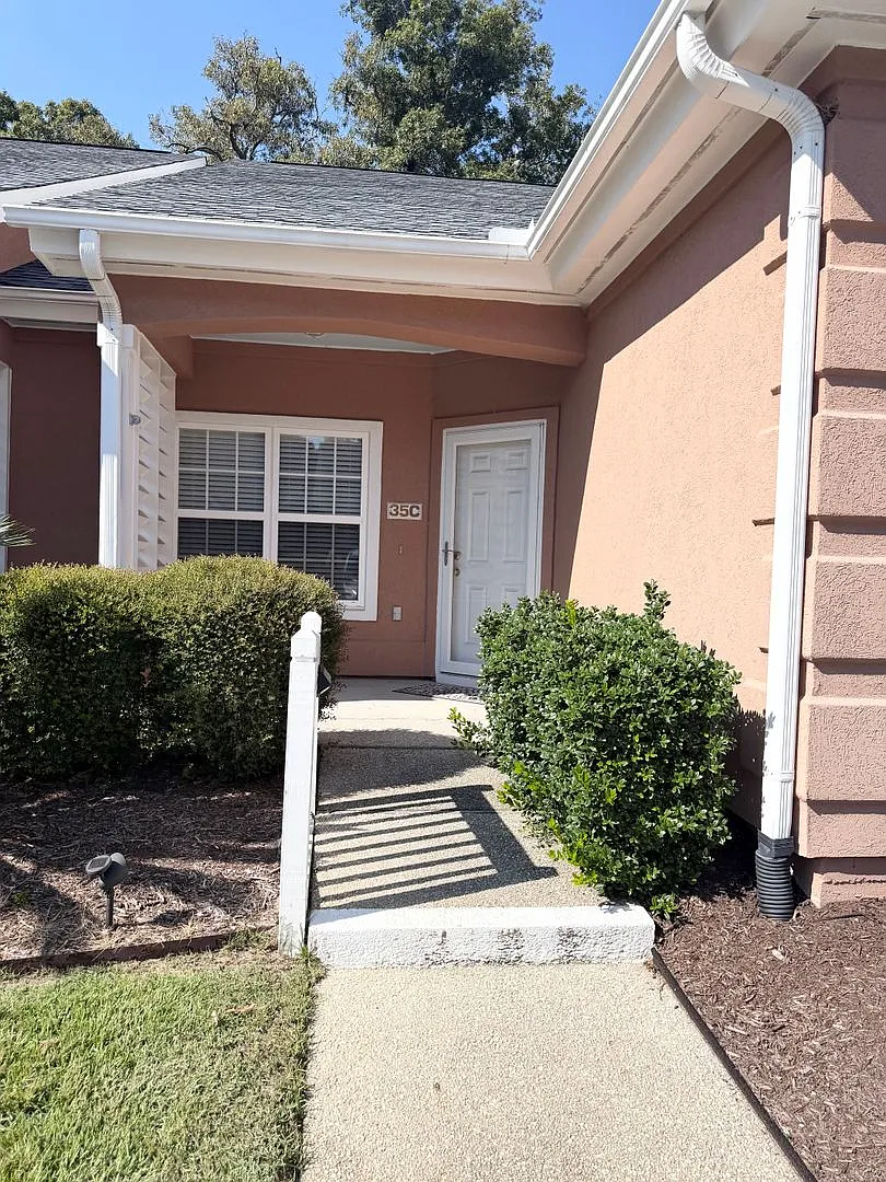 3-Bedroom, 2-Bath Rental Home with Community Pool — Photo 1