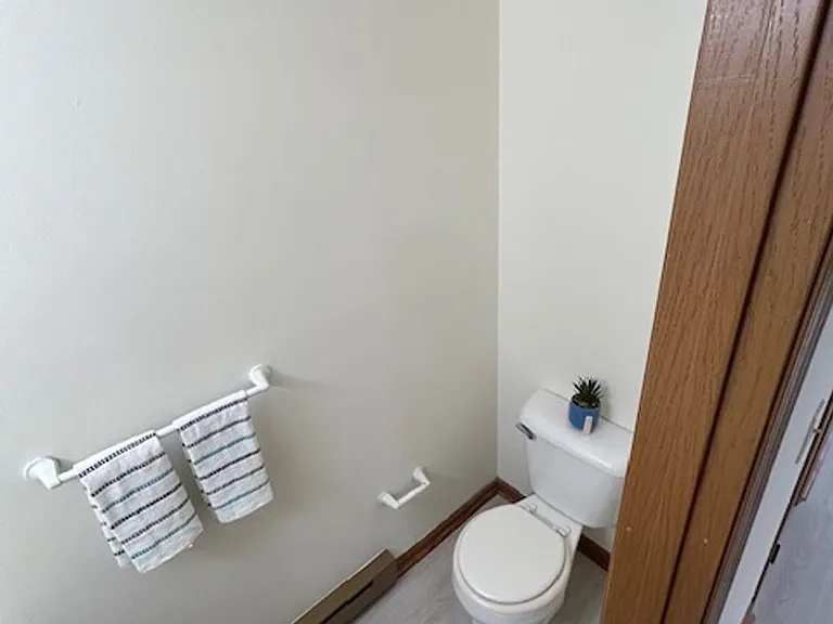 1520 Hawk Cir #F — Photo 5