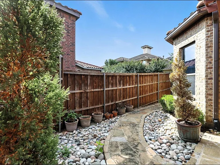 1733 Adalina Dr — Photo 31