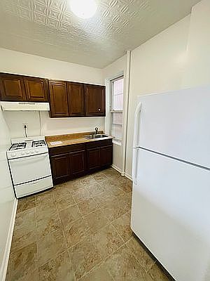 4th image of 3735 Crescent St APT 22
