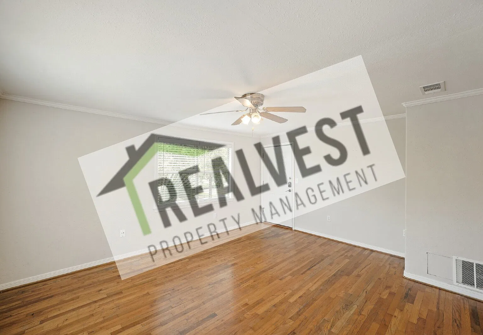 1539 Hawthorne St — Photo 4