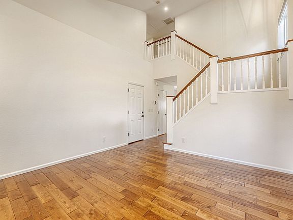 5th image of 121 S Fraser Ct