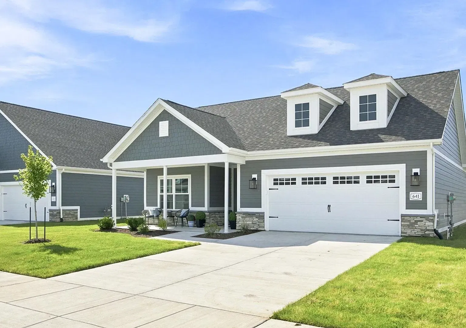 Luxury 2-Bedroom Home with Gourmet Kitchen & Exclusive Amenities! — Photo 1
