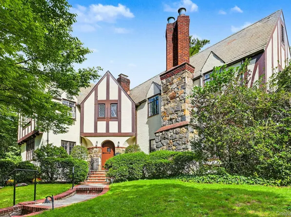 50 Circle Drive, Manhasset, NY 11030