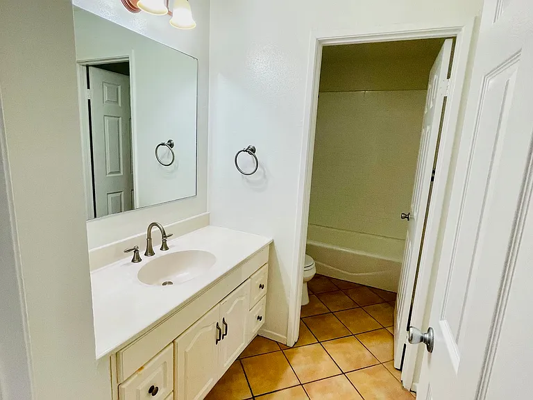2104 Raymond Ave — Photo 18