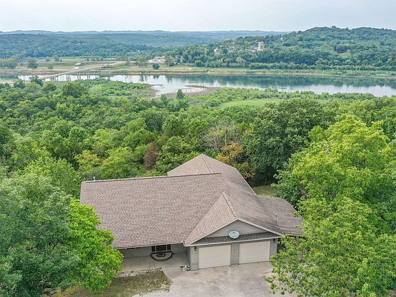 2nd image of 112 Stoney Ridge Drive