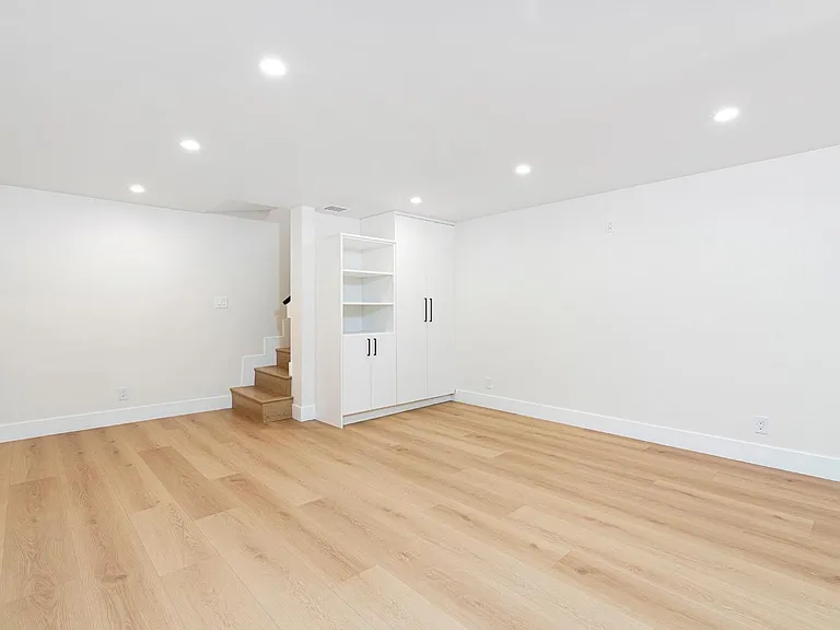 2225 Scott Rd — Photo 32