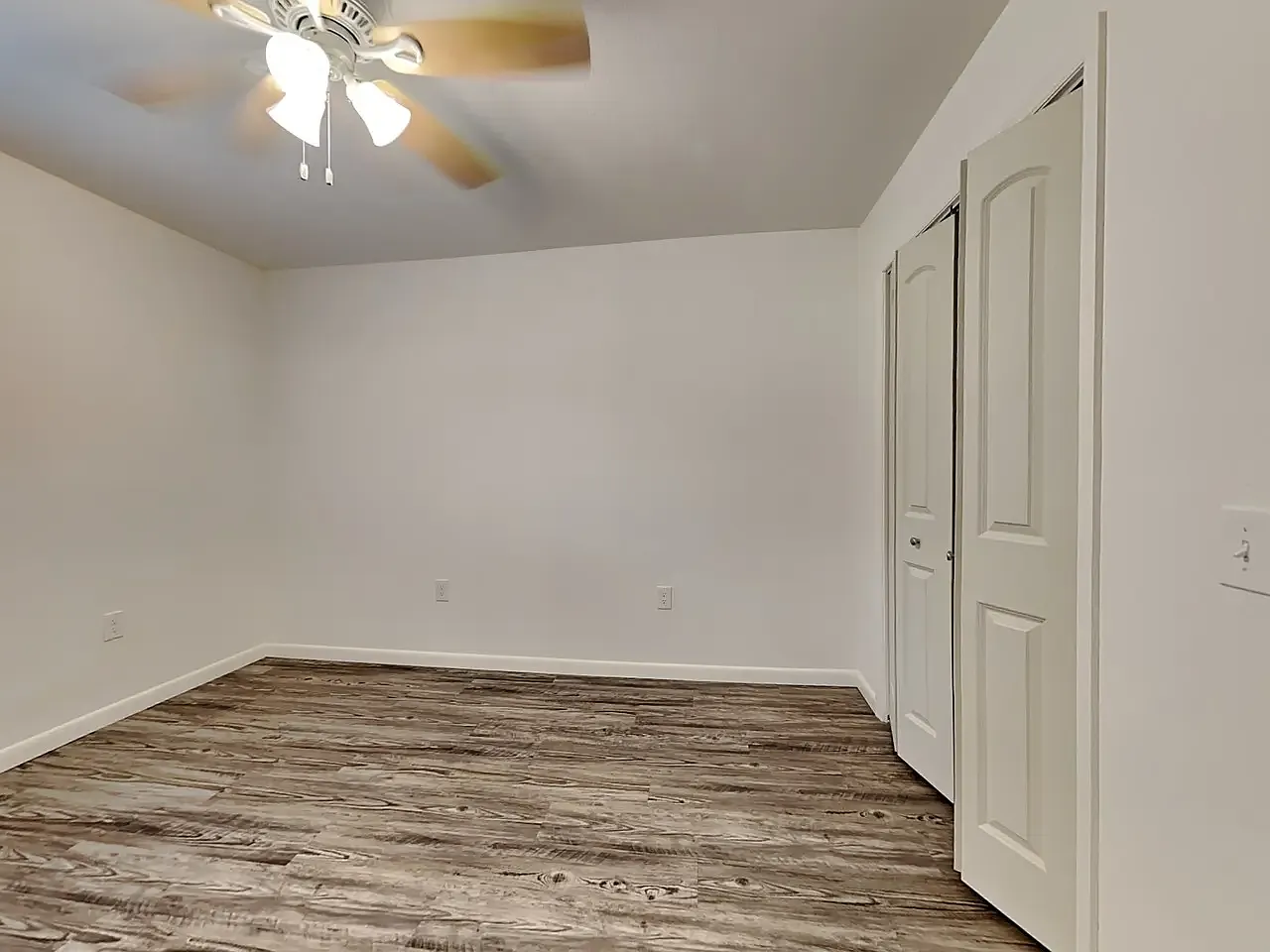 2 bed, 1000 sqft, $1,699 — Photo 3