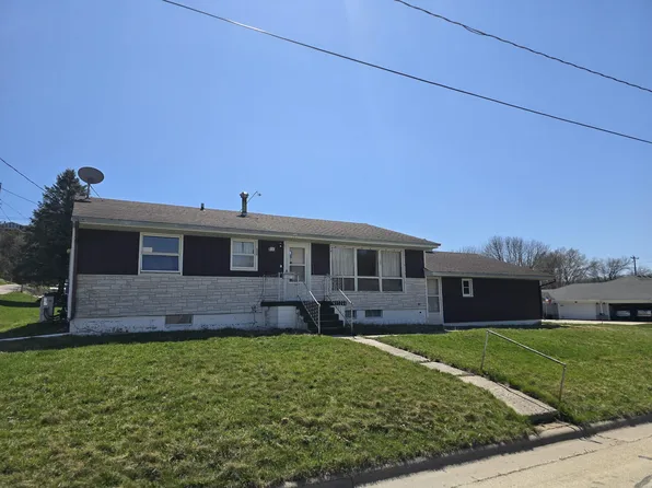 507 Dudley St, Decorah, IA 52101