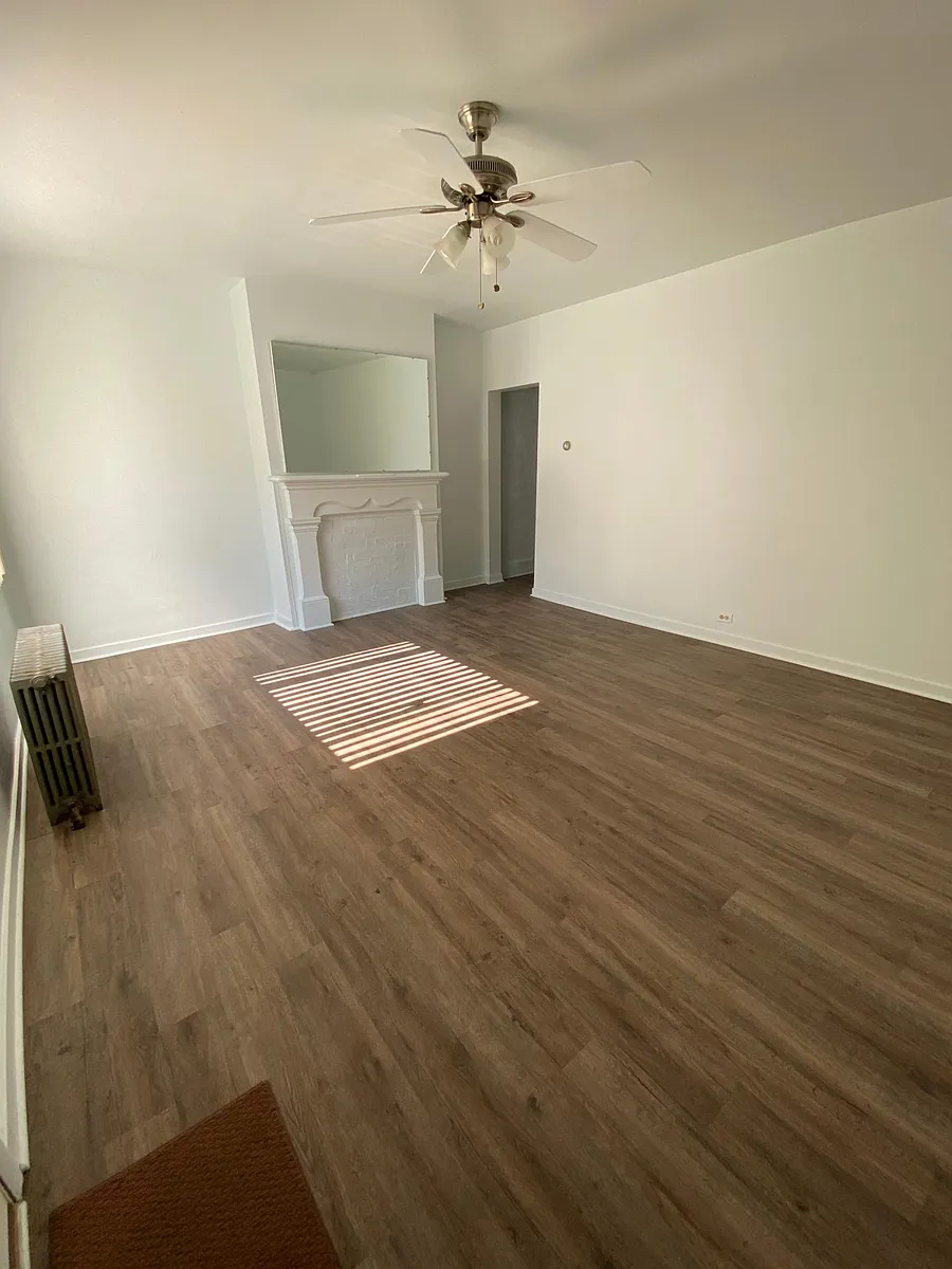 1ST MAIN ROOM - 1917 Sidney St