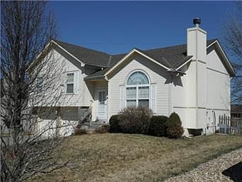 1st image of 404 SE Saratoga Dr