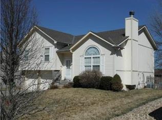 404 SE Saratoga Dr, Blue Springs, MO 64014