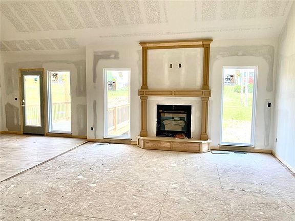 3rd image of 1016 Poplar Ln