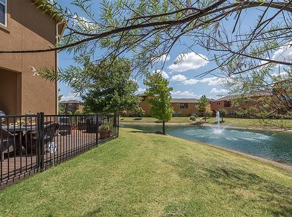 2nd image of 2675 Venice Dr Unit 4