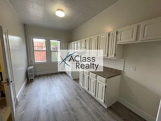 2nd image of 33-51 Vernon Blvd #1A