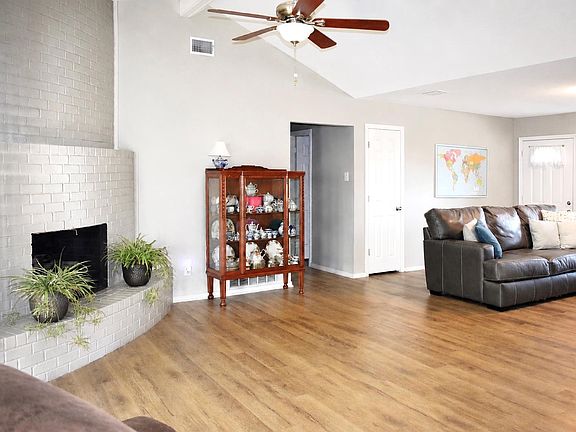 5th image of 1702 Pecos Ave