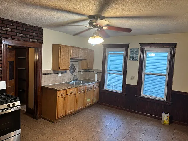 3 bed, 1000 sqft, $1,650 — Photo 2