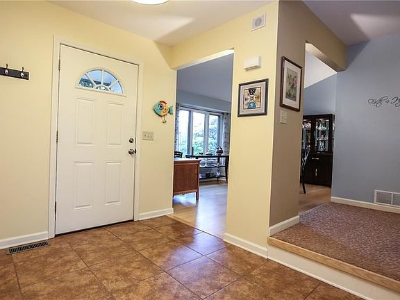 3rd image of 11 Canterbury Trl