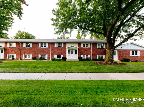 689 Andover St SE, Kentwood, MI 49548