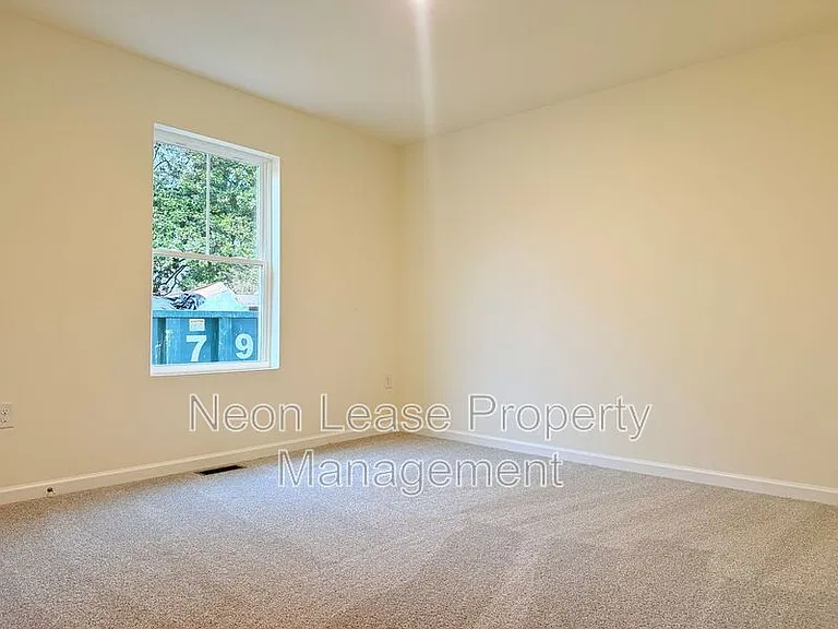 400 N Walnut St — Photo 14