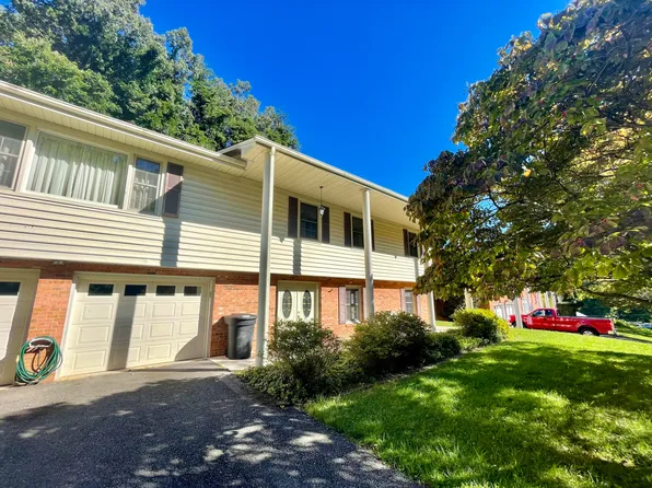 5921 Cartwright Dr, Roanoke, VA 24018