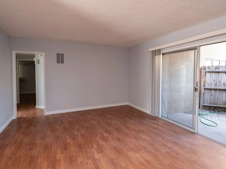 1721 Oxley St — Photo 5