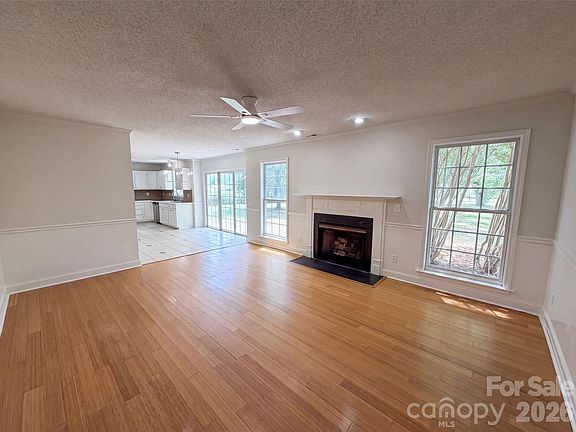 3rd image of 729 Cress School Rd