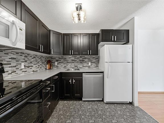2nd image of 120 Plaza Dr