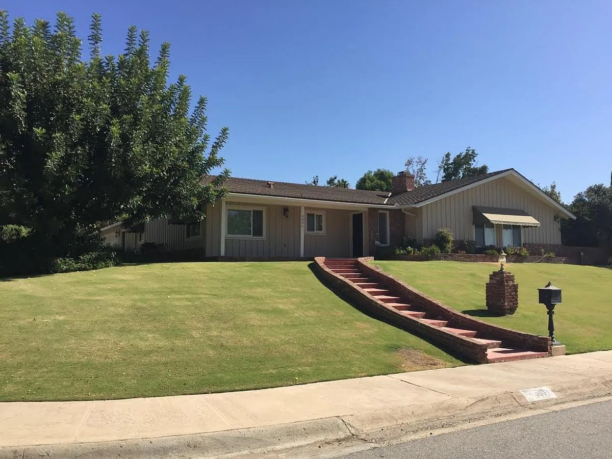 3 bed, 2.5 bath, $2,250 — Photo 1