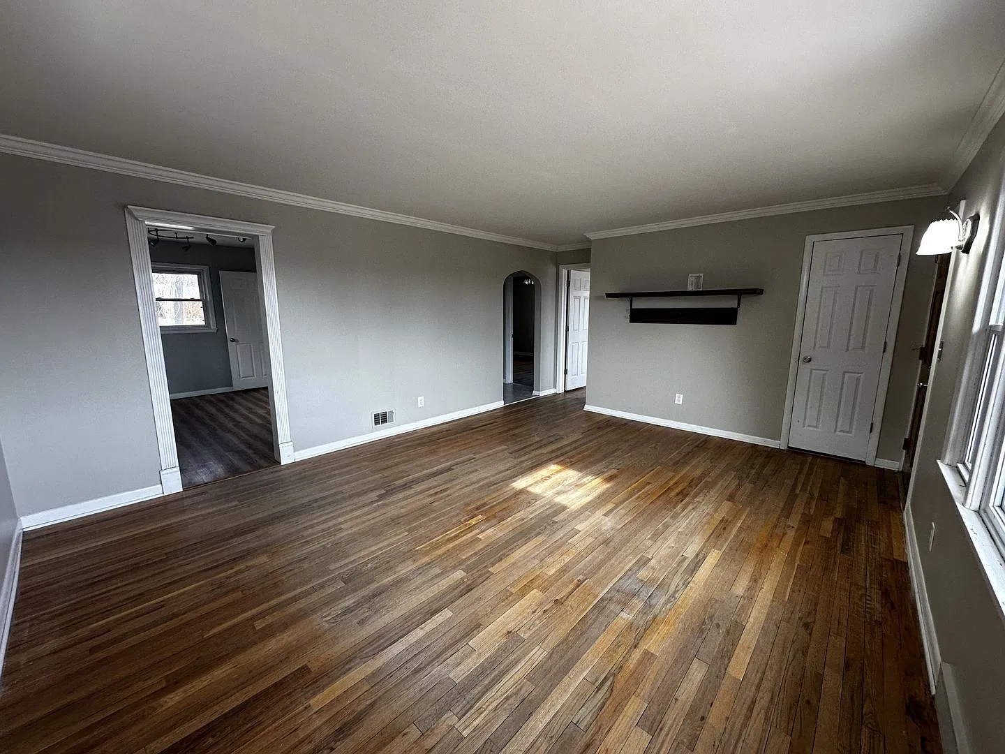 718 N 86th St - 3 Bed/2 Bath in Westside School District | Hardwood Floors, Walkout Lower Level, ... — Photo 4