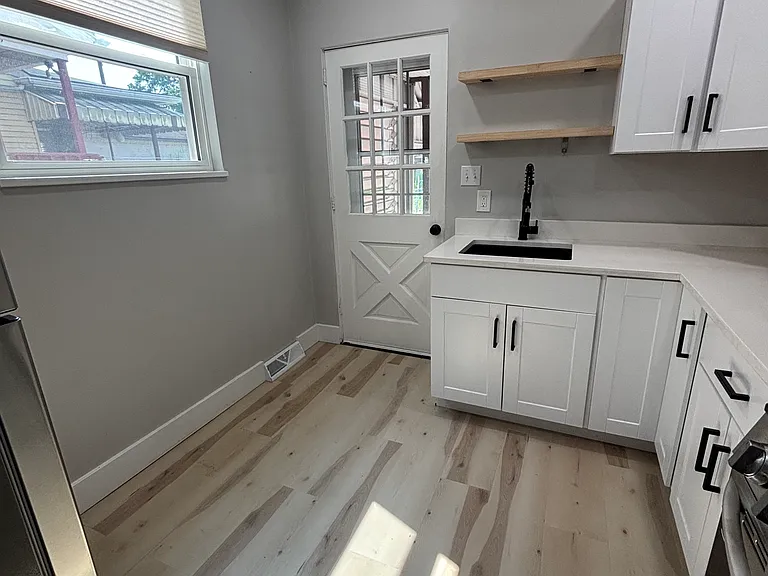 7227 Whipple St — Photo 17