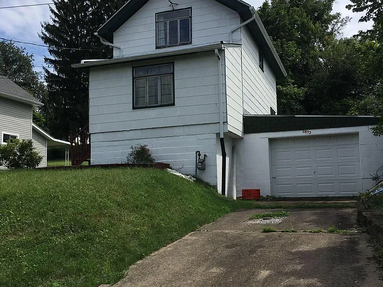 2873 Hemlock St — Photo 3