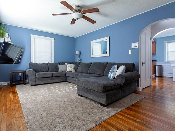 3rd image of 324 Daisy Ave