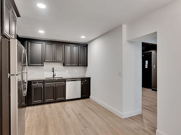 5th image of 36 Pawling Ave #200