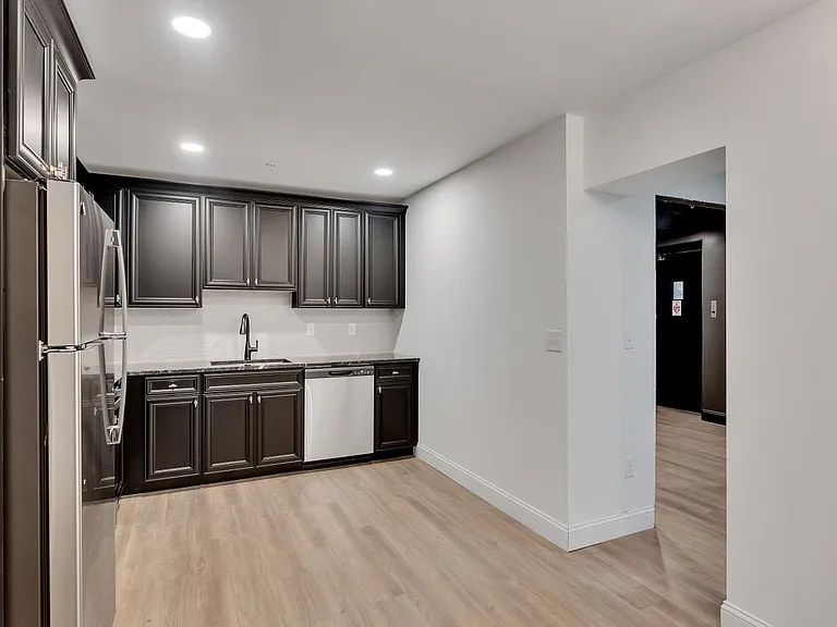 36 Pawling Ave #200 — Photo 5