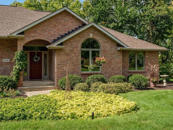 9746 Port Dr, Roscoe, IL 61073