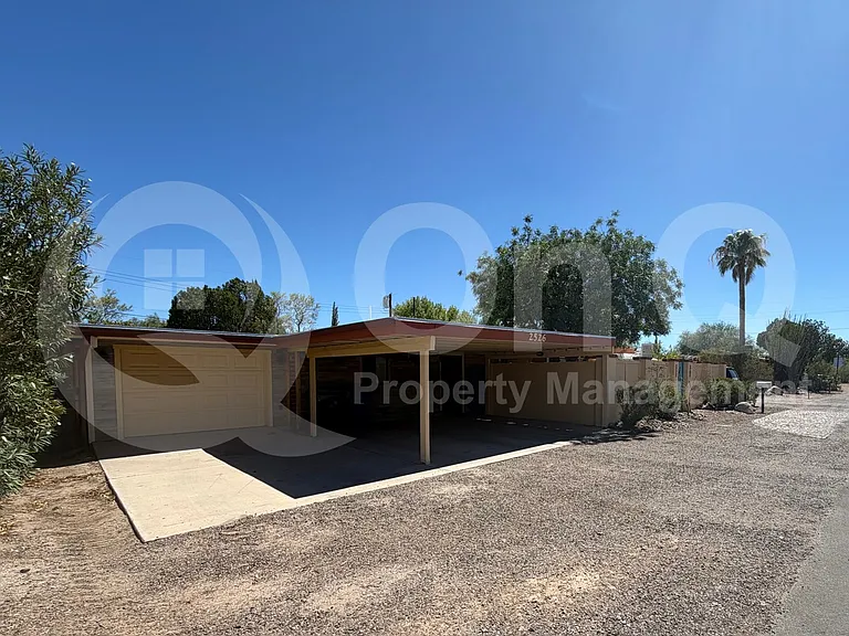 2526 E Allen Rd — Photo 3